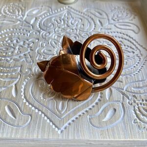 𝅺REBAJES Mid-century Modern Copper brooch